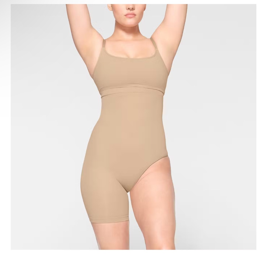 NWOT SKIMS SEAMLESS SCULPT SOLUTION SHORT LEFT LEG EXPOSED CLAY MEDIUM